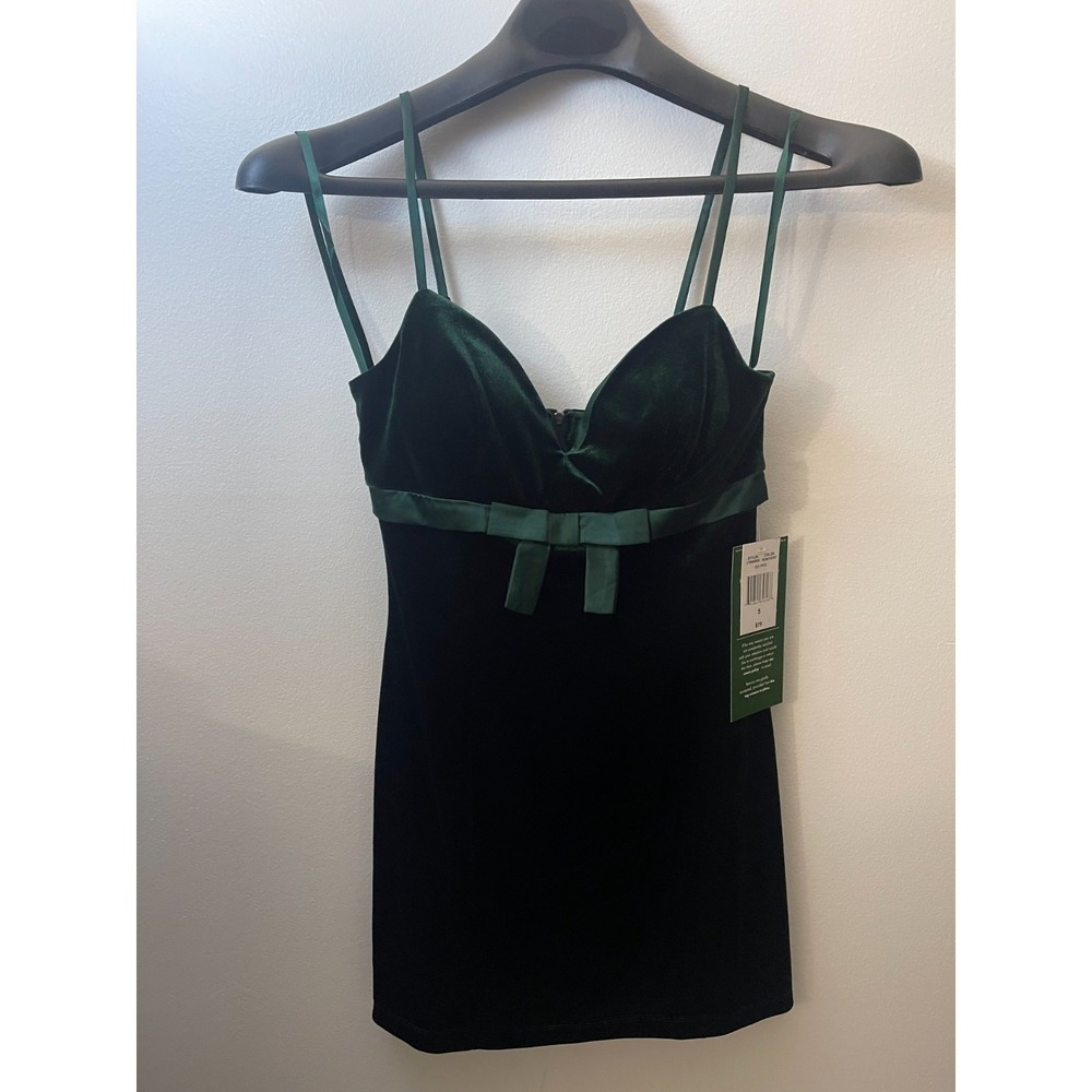 B. Smart Womans Dress Green Size 5 (NWT)